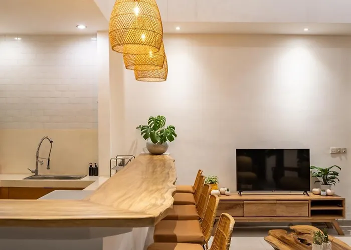 5 Bedroom Entire In Berawa Canggu Dalung (Bali)