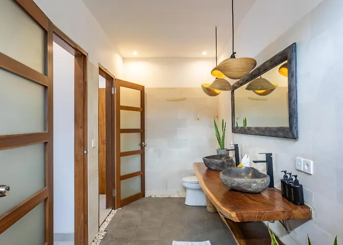 5 Bedroom Entire In Berawa Canggu *