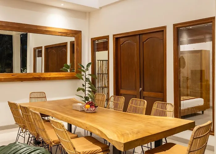 5 Bedroom Entire In Berawa Canggu Dalung (Bali)