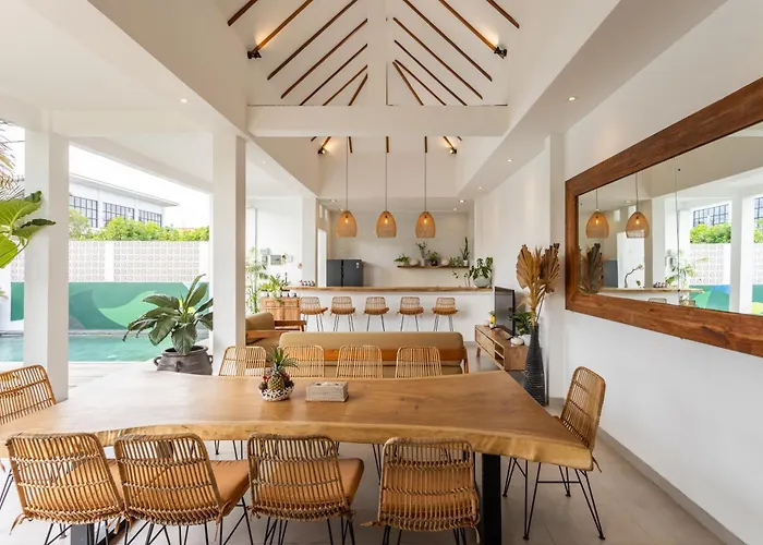 5 Bedroom Entire In Berawa Canggu *